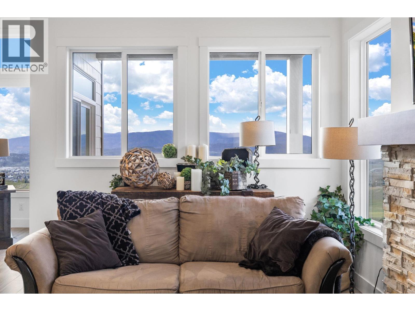  1474 Summer Crescent, Kelowna