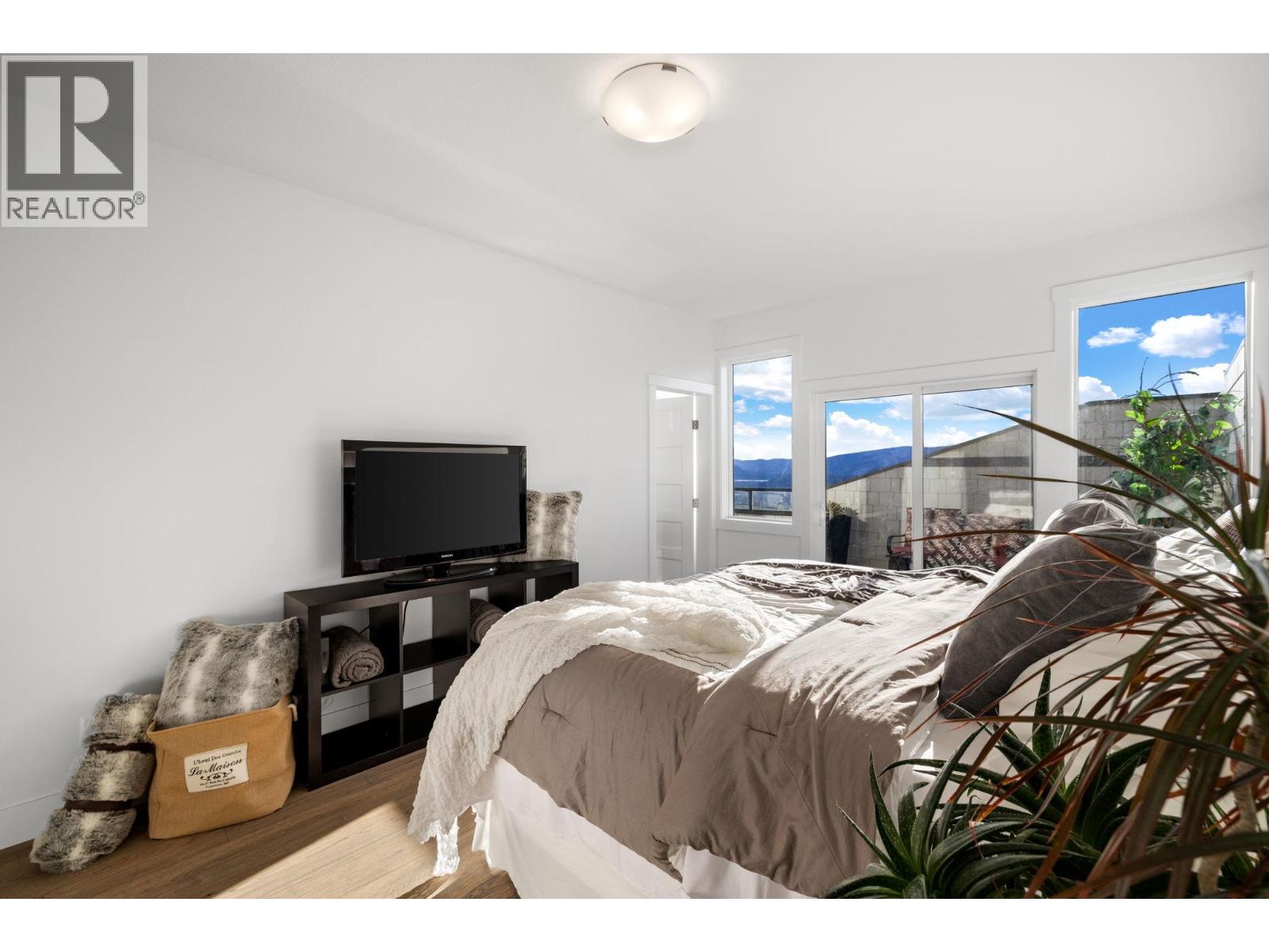  1474 Summer Crescent, Kelowna