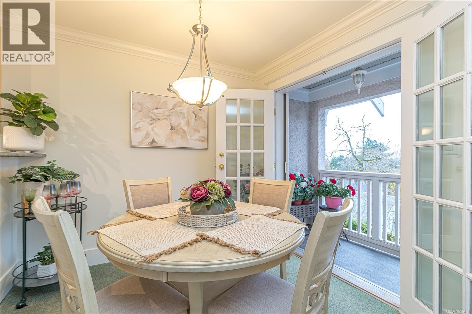 104 1196 Clovelly Terr, Saanich