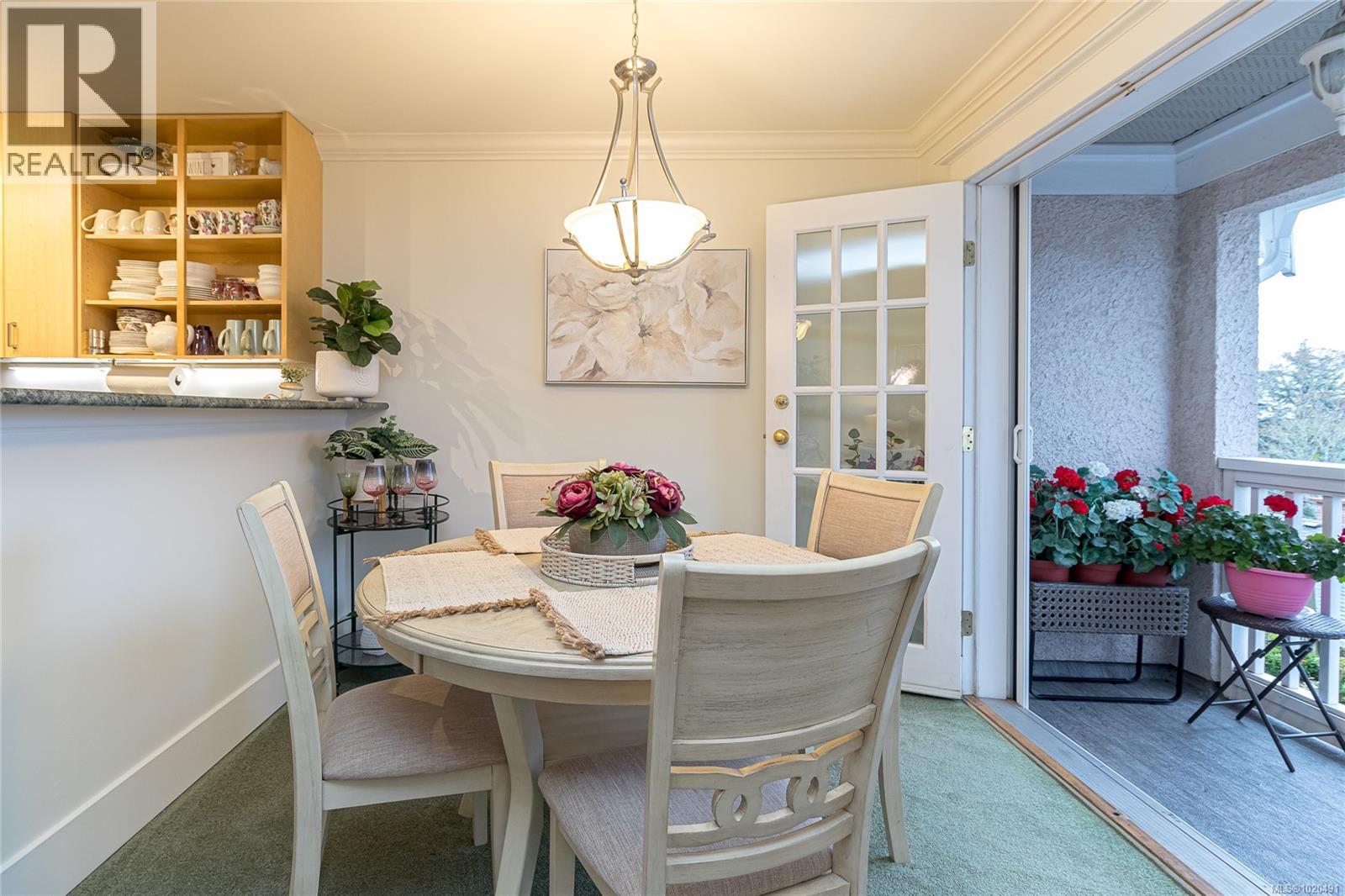 104 1196 Clovelly Terr, Saanich