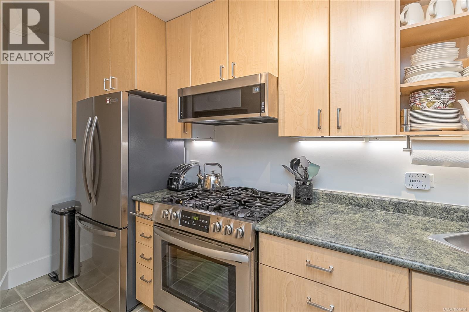 104 1196 Clovelly Terr, Saanich