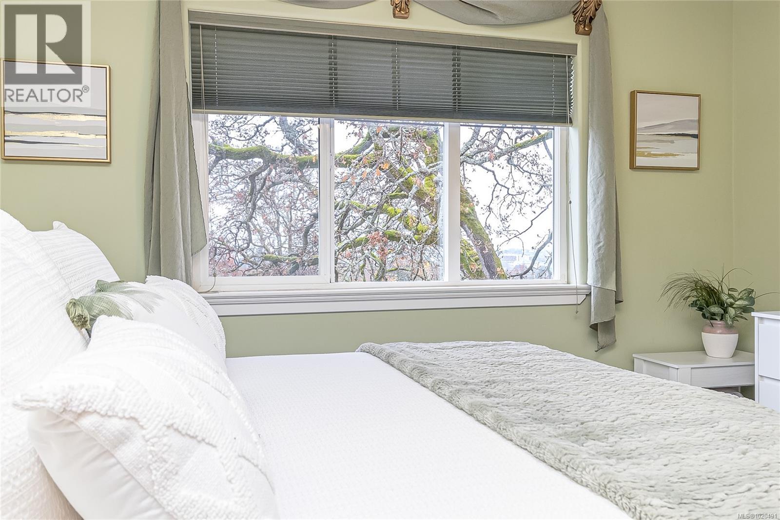 104 1196 Clovelly Terr, Saanich