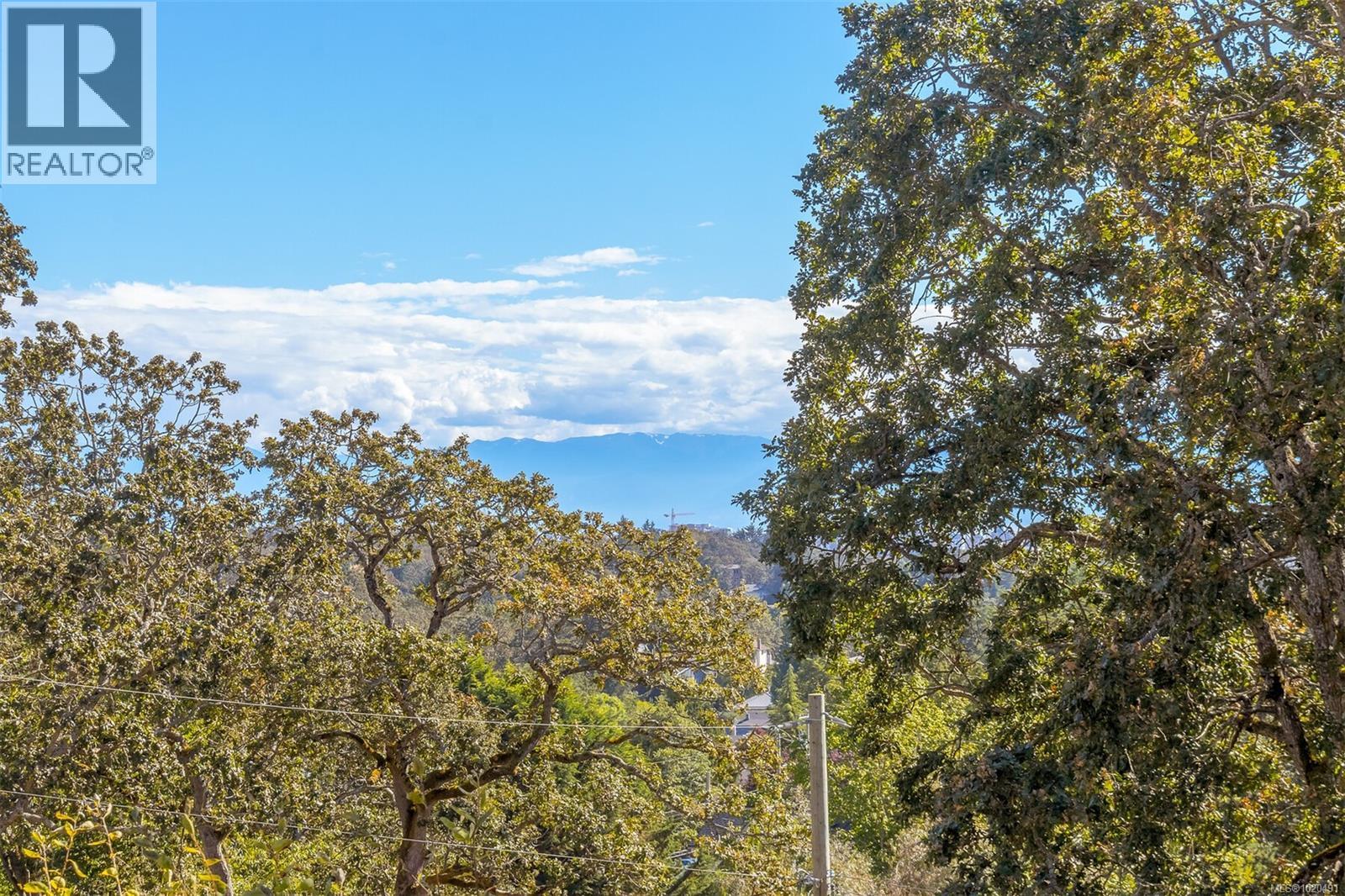 104 1196 Clovelly Terr, Saanich