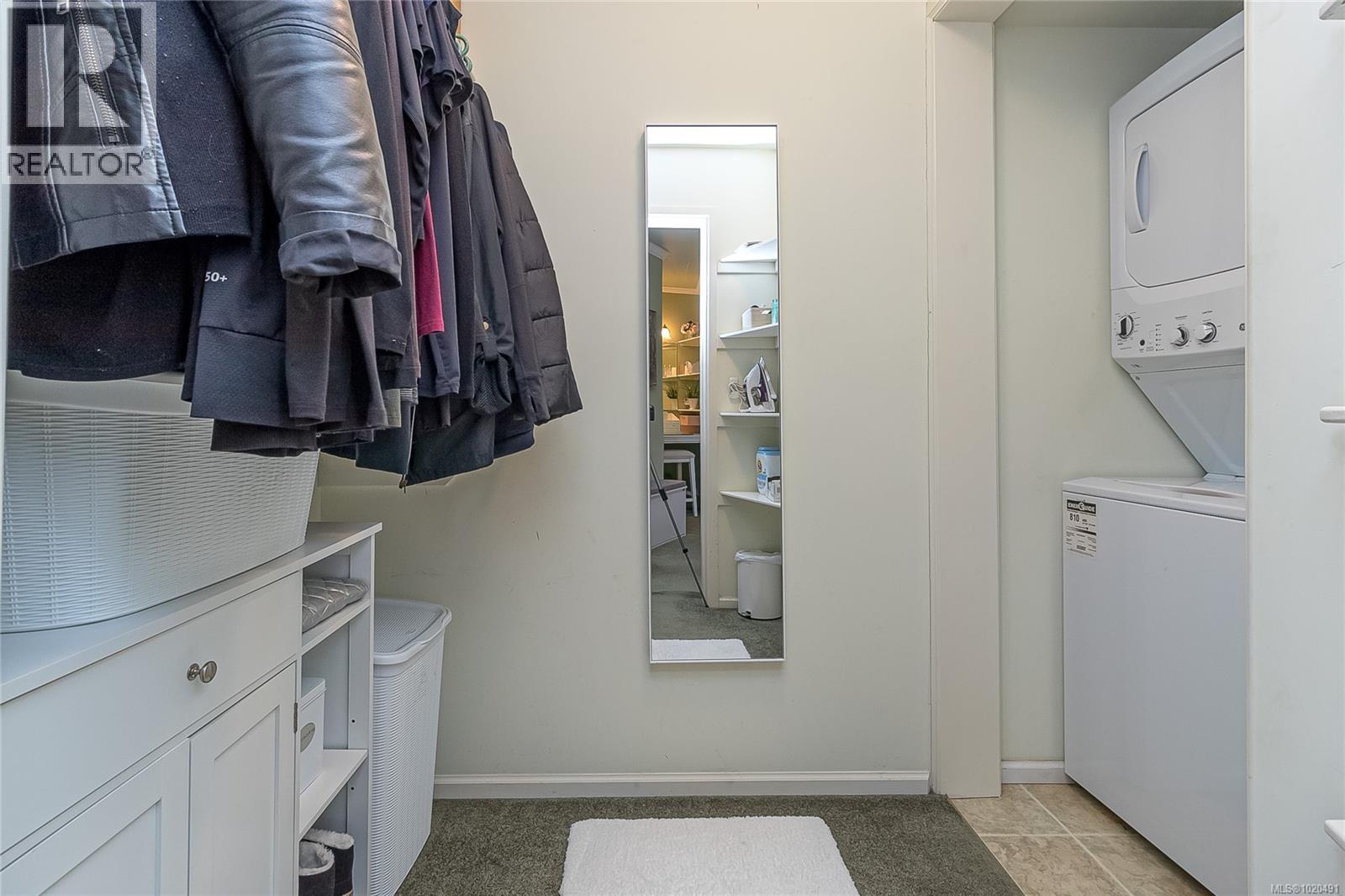 104 1196 Clovelly Terr, Saanich