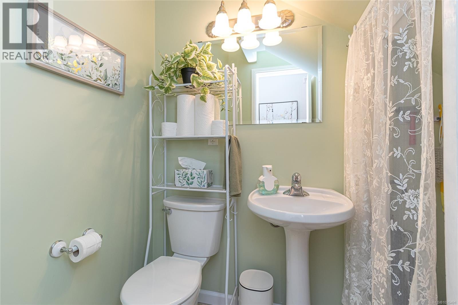 104 1196 Clovelly Terr, Saanich