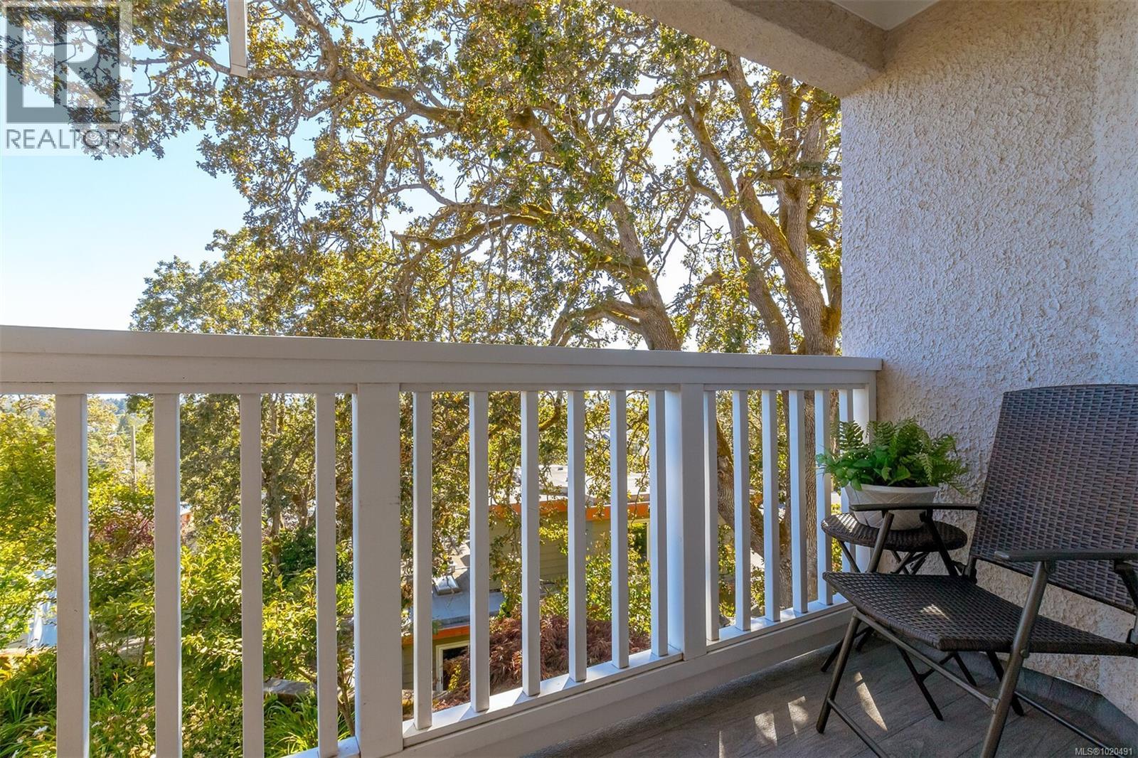 104 1196 Clovelly Terr, Saanich