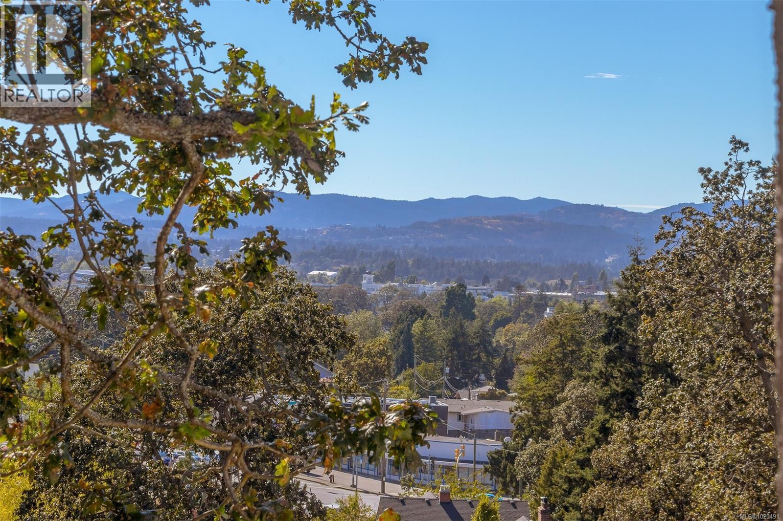 104 1196 Clovelly Terr, Saanich