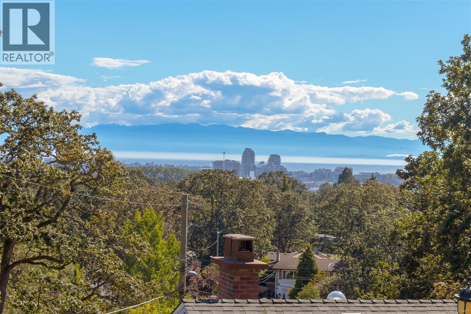 104 1196 Clovelly Terr, Saanich