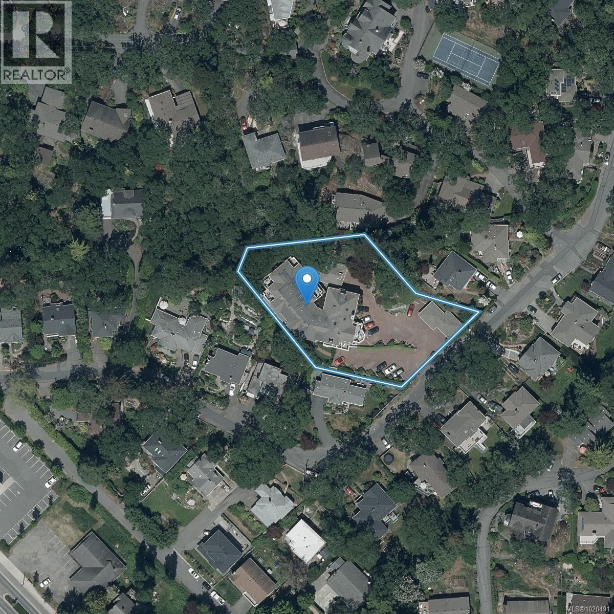 104 1196 Clovelly Terr, Saanich