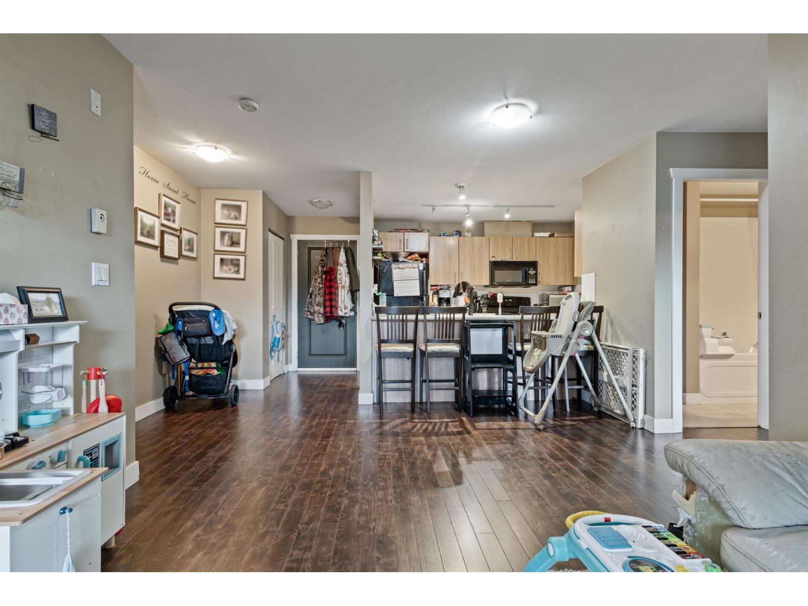 404 45561 YALE ROAD, Chilliwack Proper South, Chilliwack