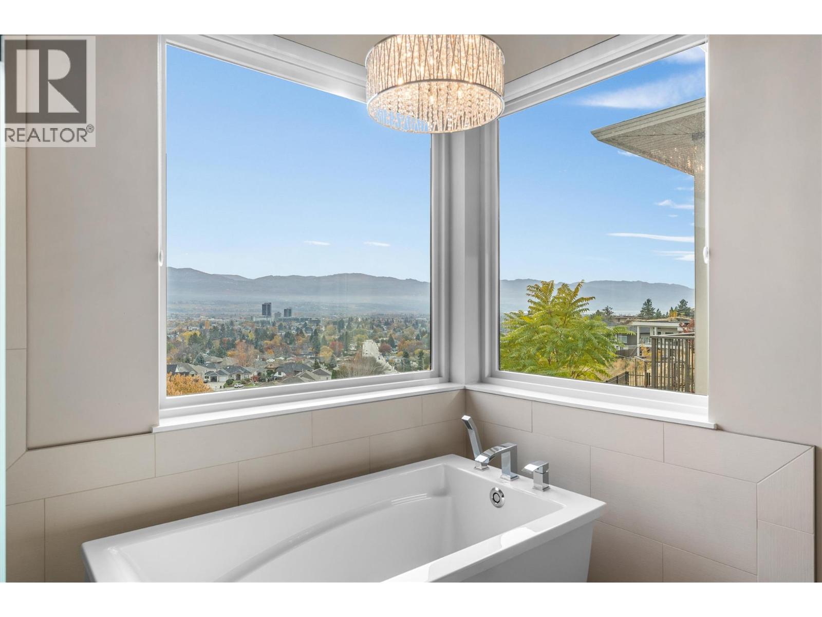  747 Traditions Crescent, Kelowna