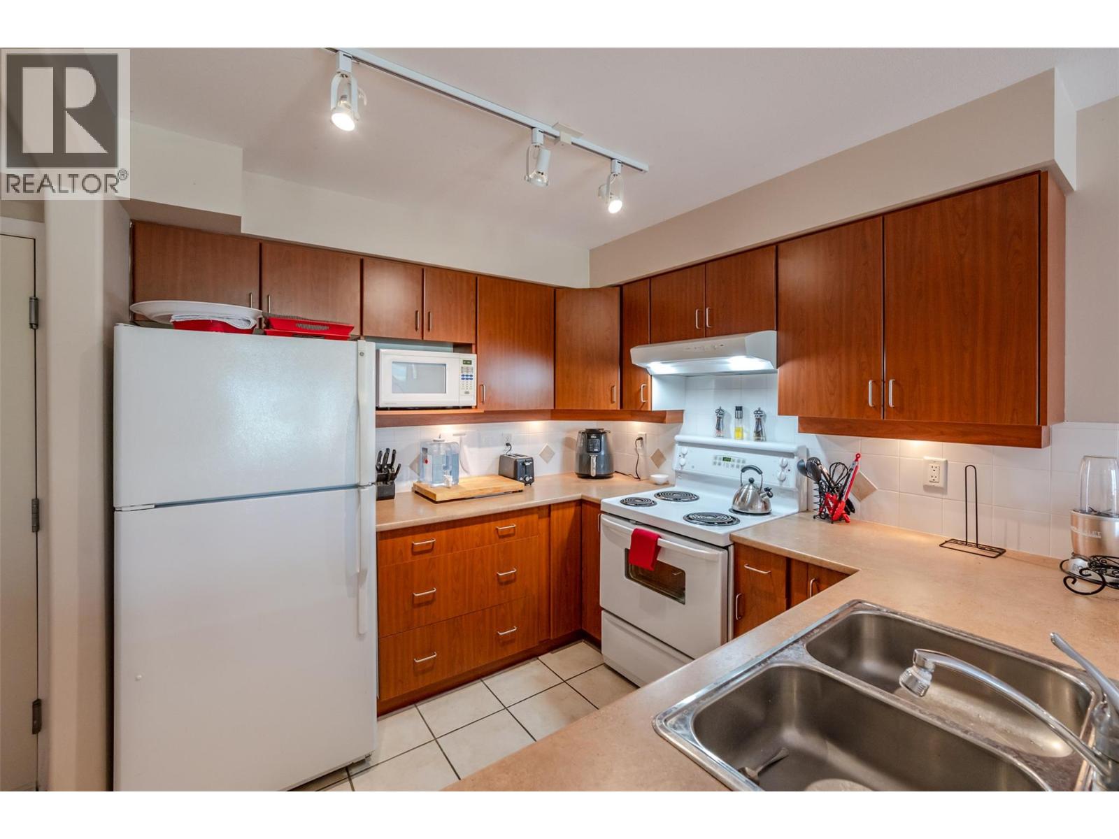 7600 COTTONWOOD Drive Unit# 404, Osoyoos