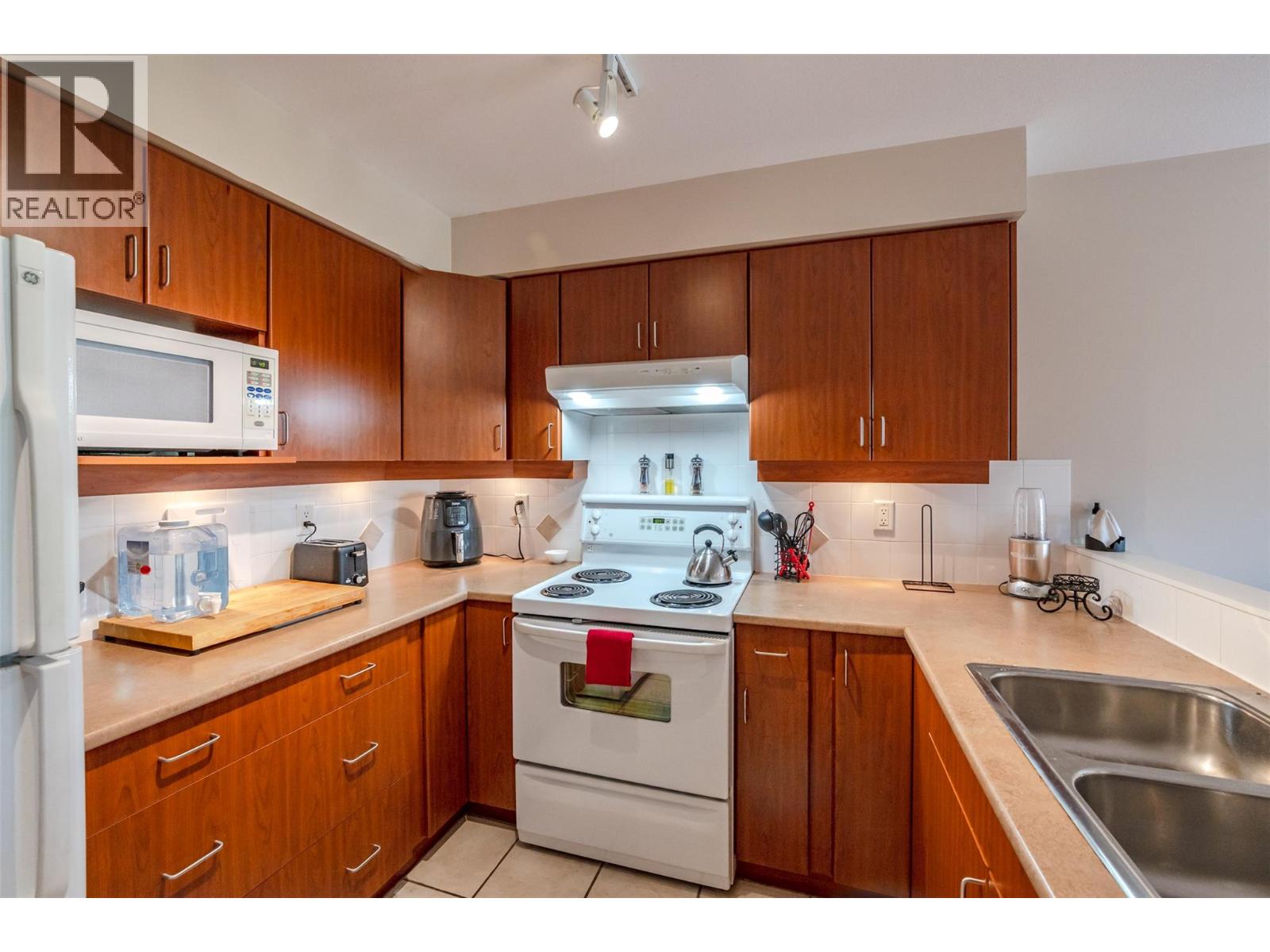 7600 COTTONWOOD Drive Unit# 404, Osoyoos