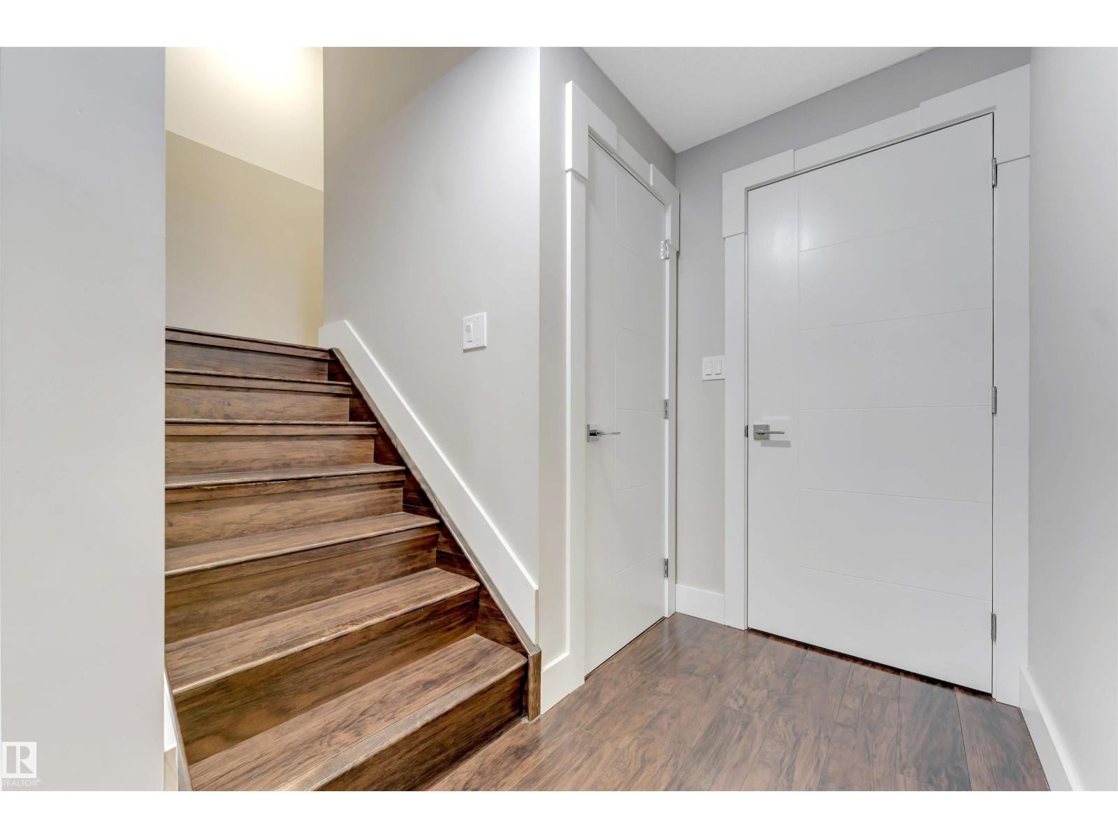 3363 16B AV NW, Edmonton