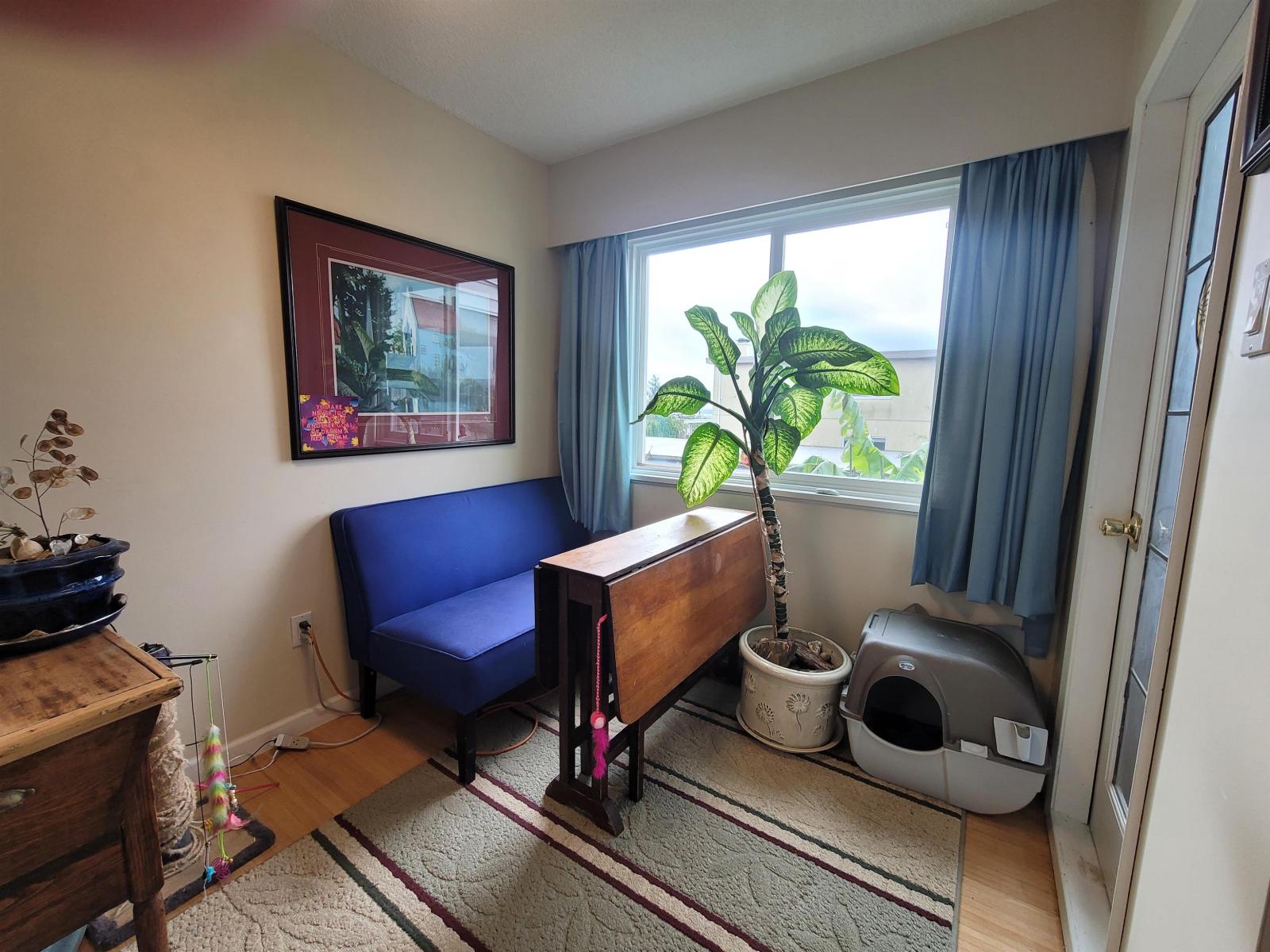 1 1040 PARKER STREET, White Rock