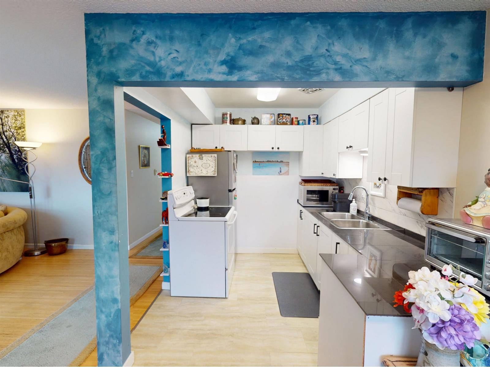 1 1040 PARKER STREET, White Rock