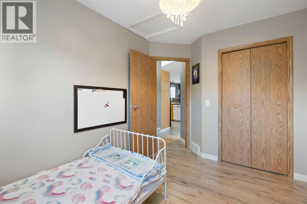 204 Hidden Spring Green NW, Calgary, Alberta