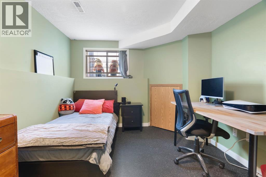 Single Family House Bi-level for Sale in  Hidden Spring Green NW Hidden Valley Calgary 