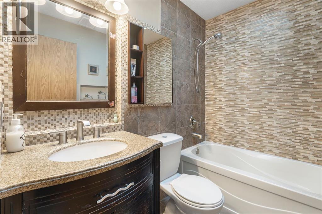 Single Family House Bi-level for Sale in  Hidden Spring Green NW Hidden Valley Calgary 