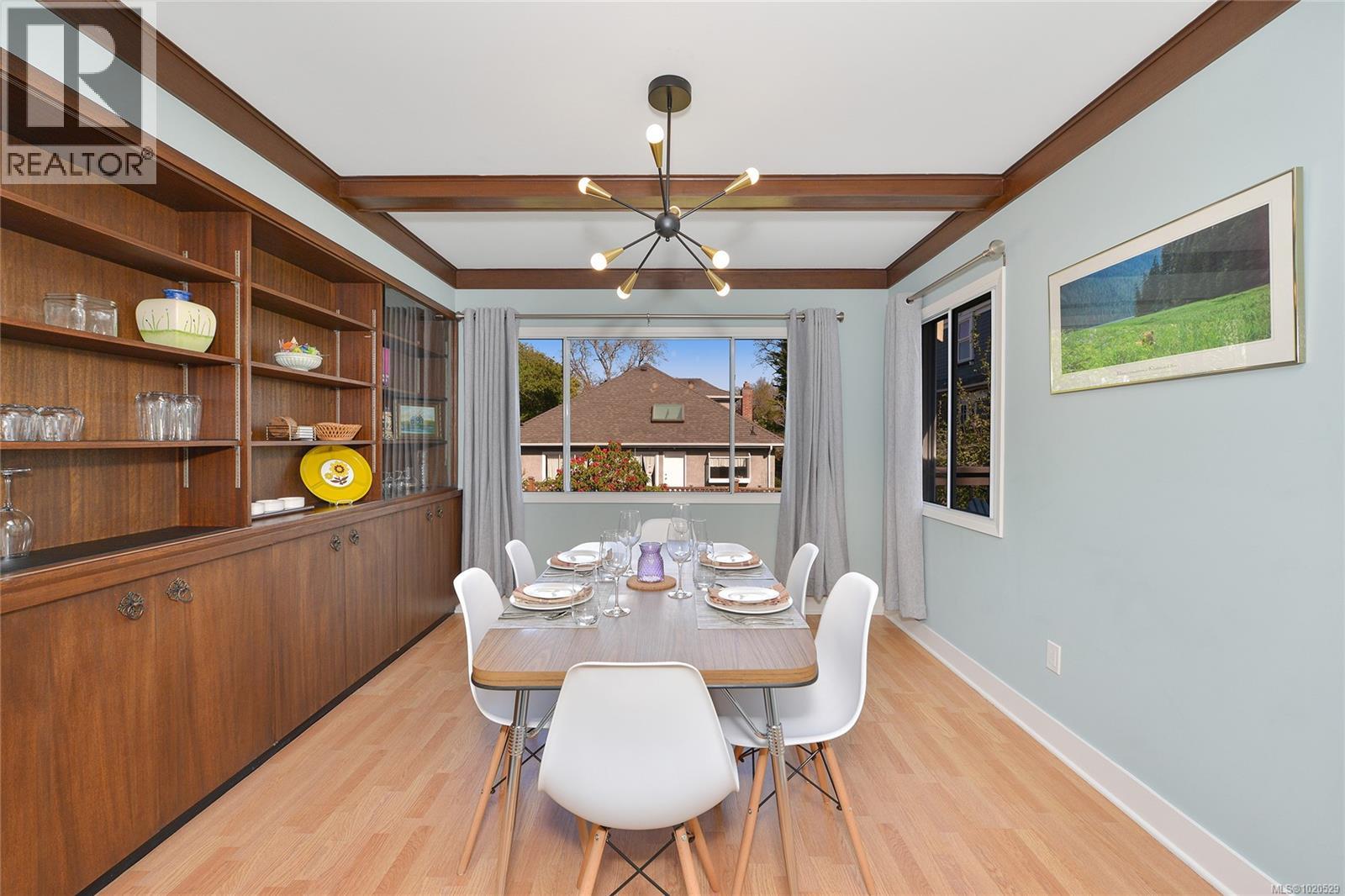  1375 Monterey Avenue, Oak Bay