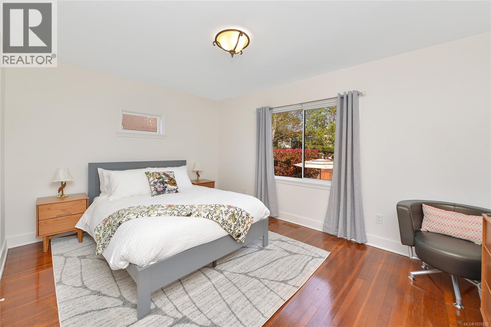  1375 Monterey Avenue, Oak Bay