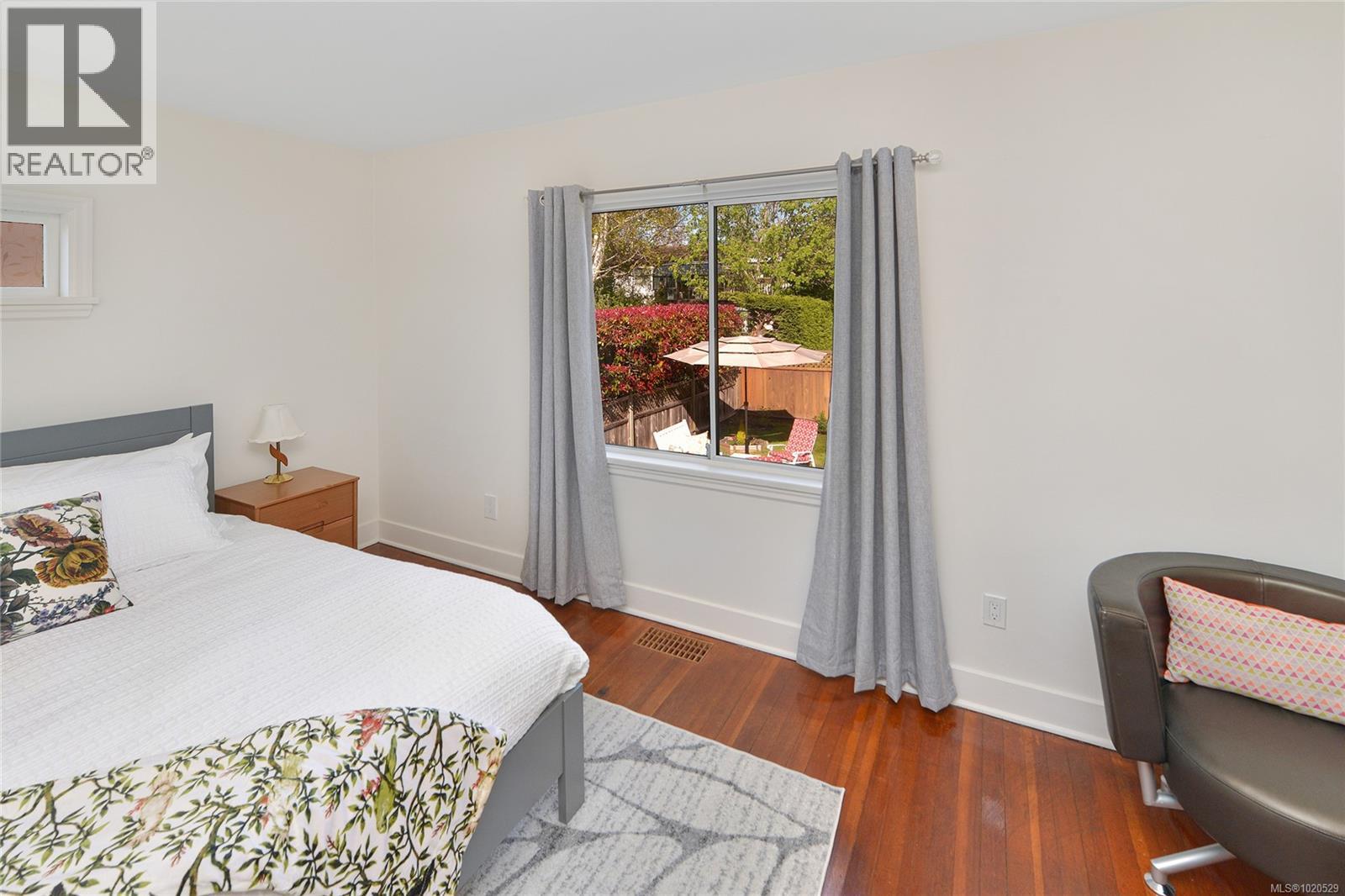  1375 Monterey Avenue, Oak Bay