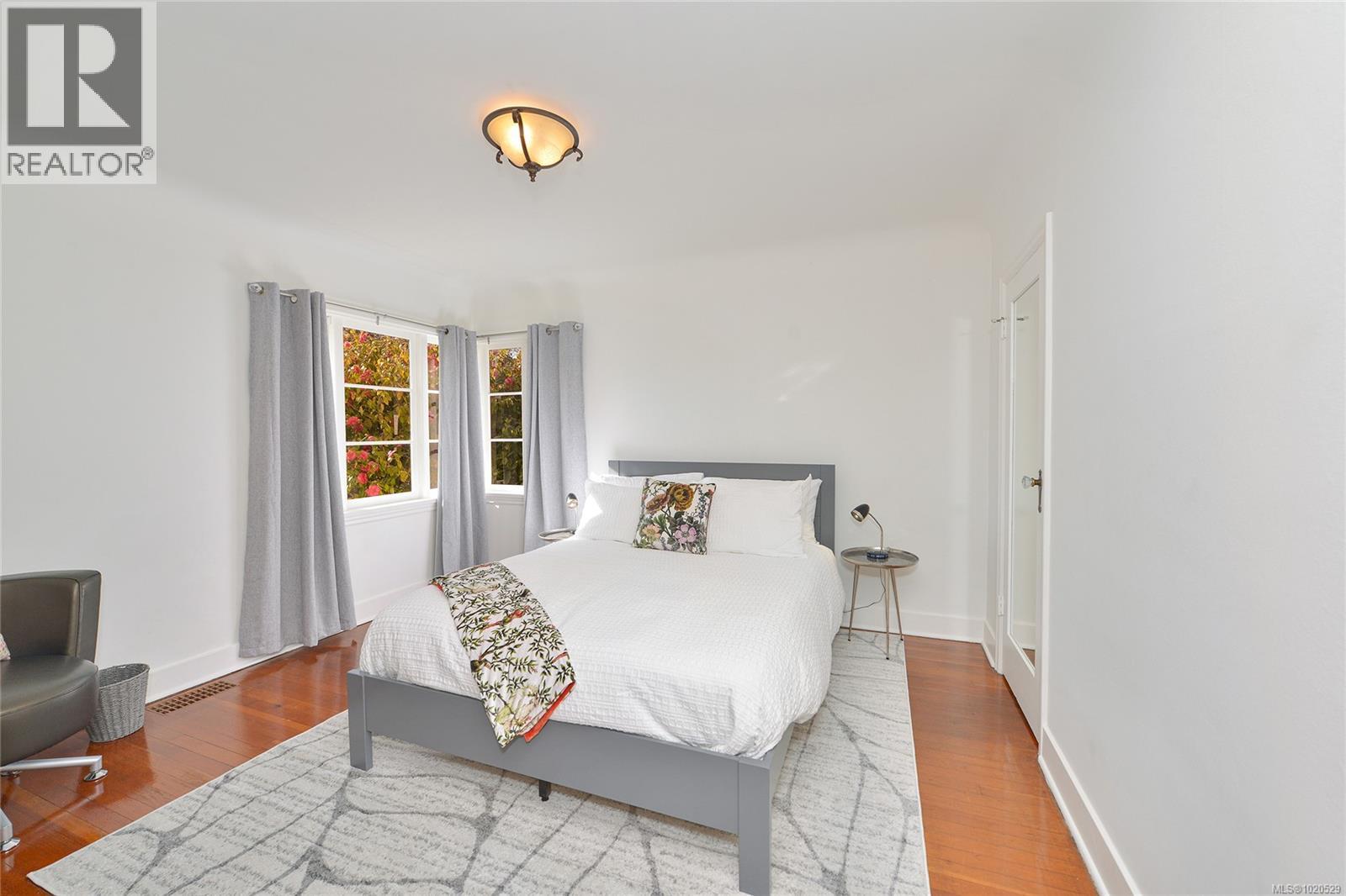  1375 Monterey Avenue, Oak Bay