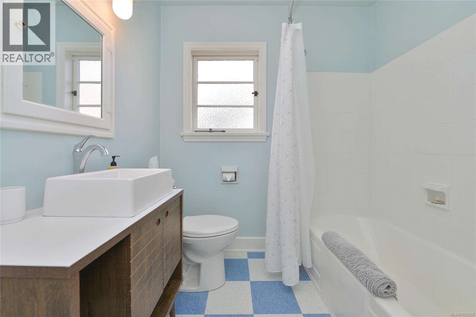  1375 Monterey Avenue, Oak Bay