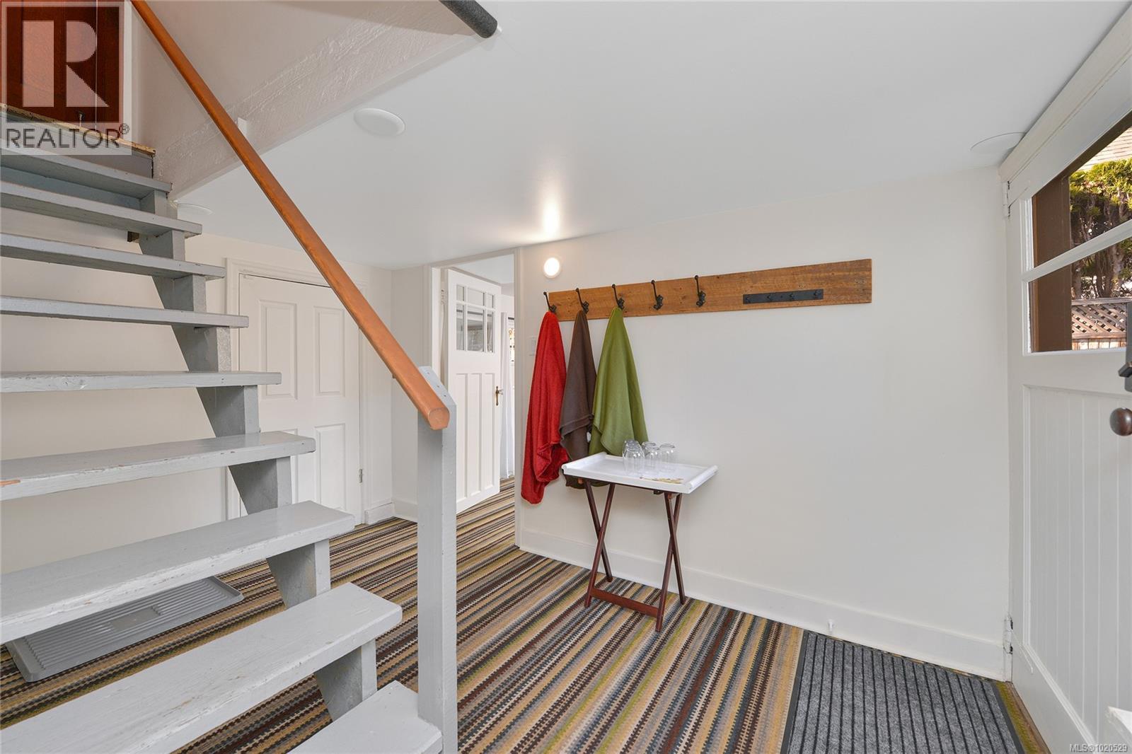  1375 Monterey Avenue, Oak Bay