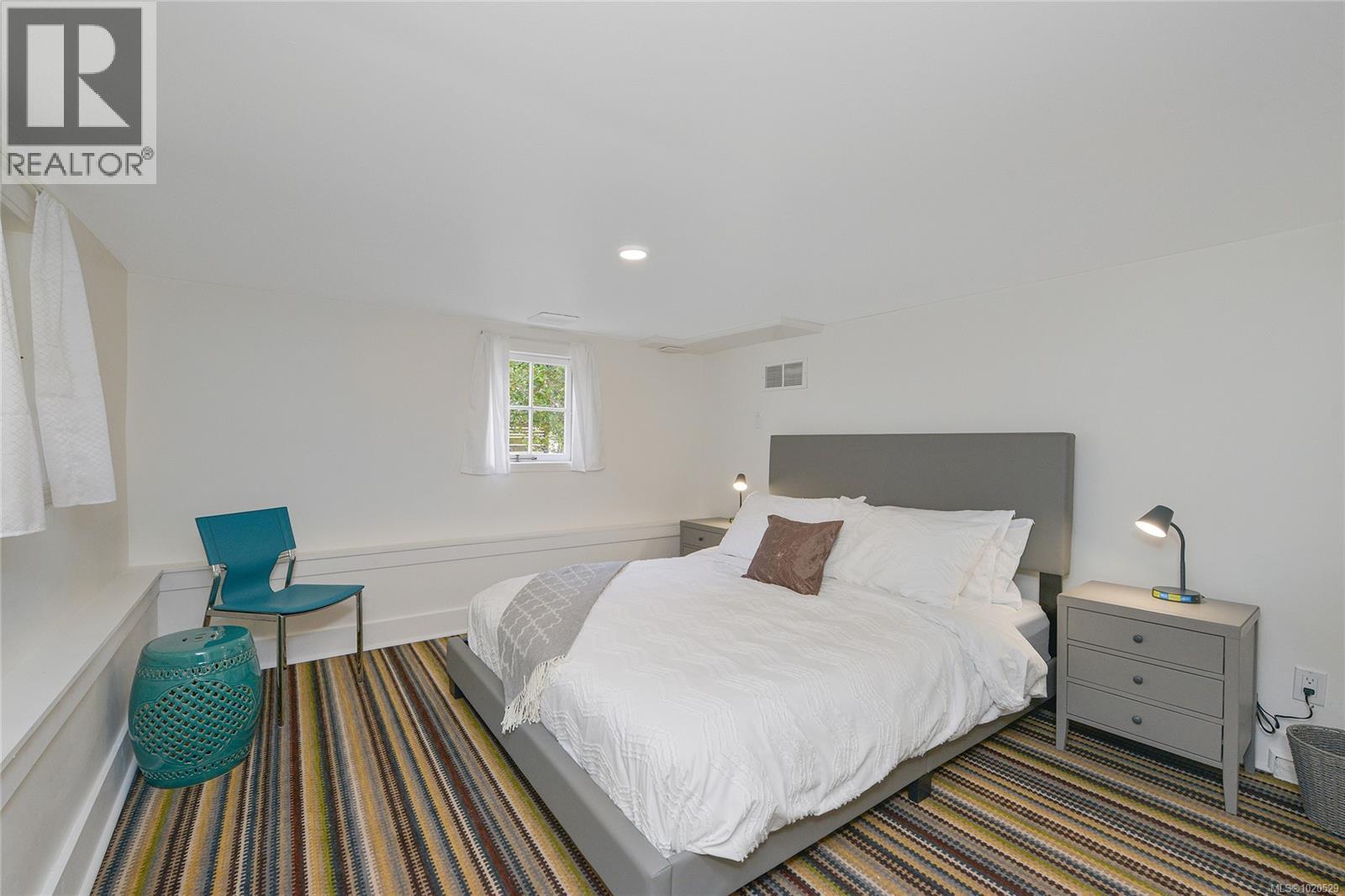  1375 Monterey Avenue, Oak Bay