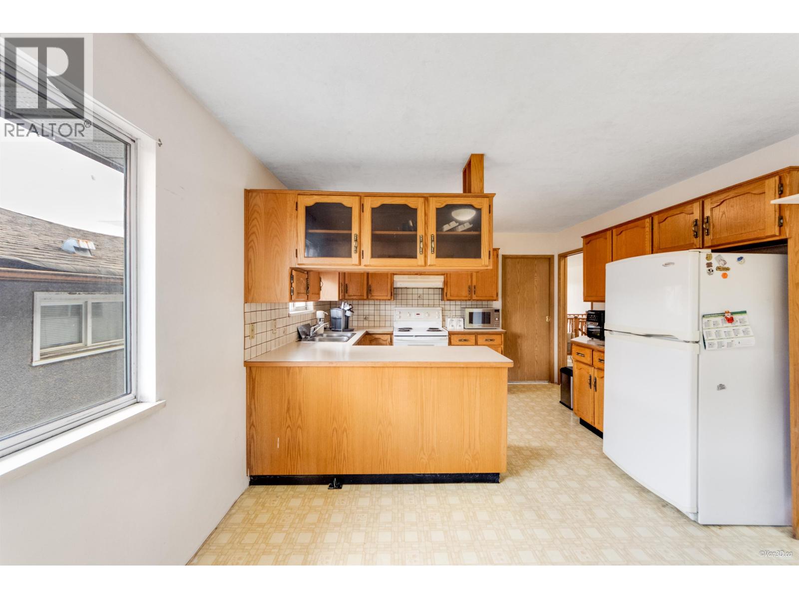 7769 10TH AVENUE, Burnaby