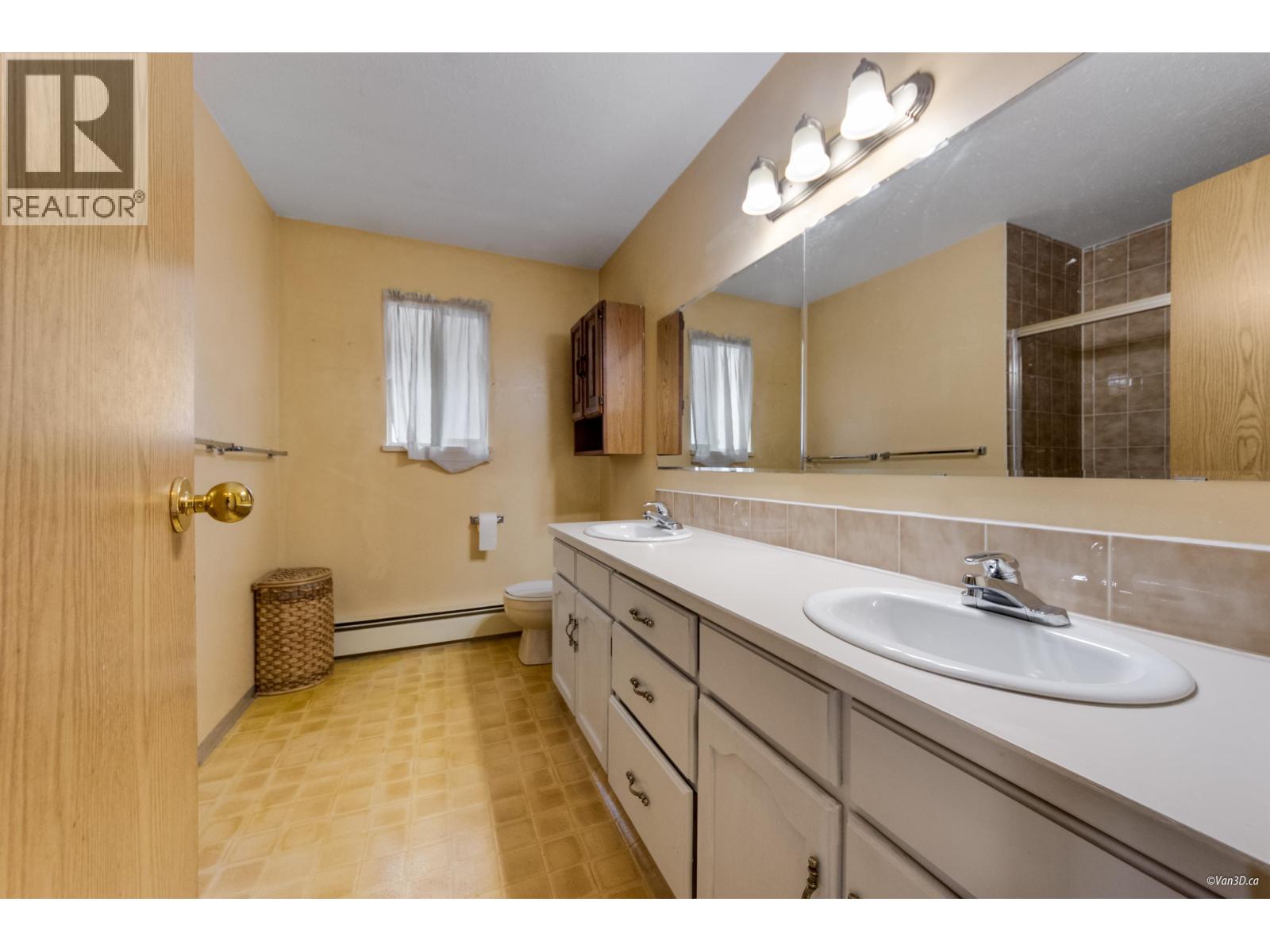 7769 10TH AVENUE, Burnaby