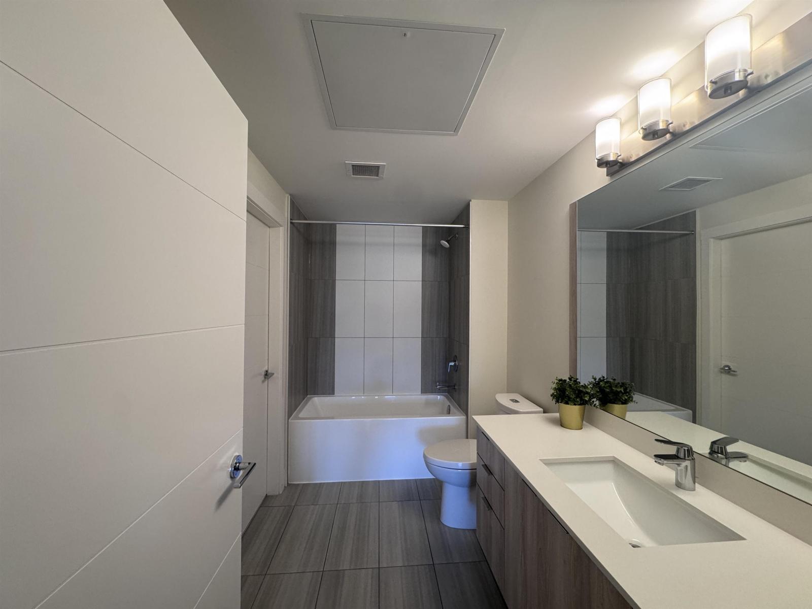 B410 6960 NICHOLSON ROAD, Delta