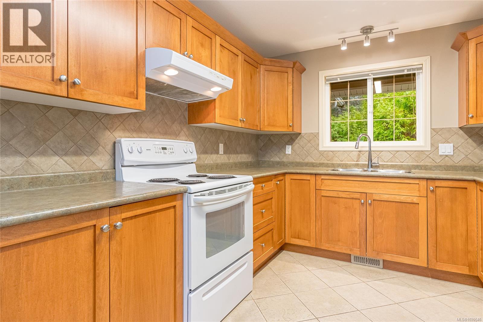 185 Huson Rd, Qualicum Beach