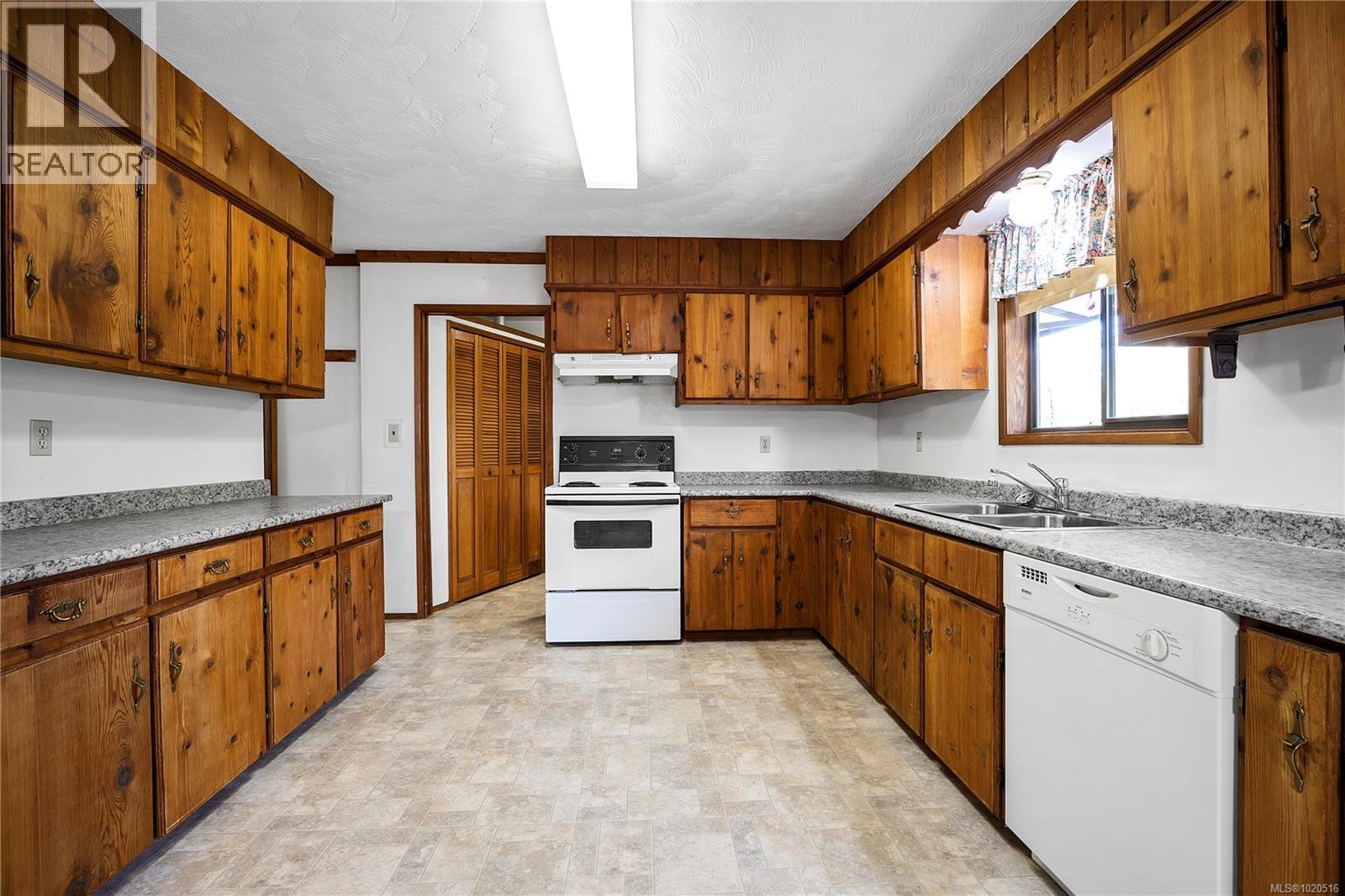 856 Reid Rd, Parksville