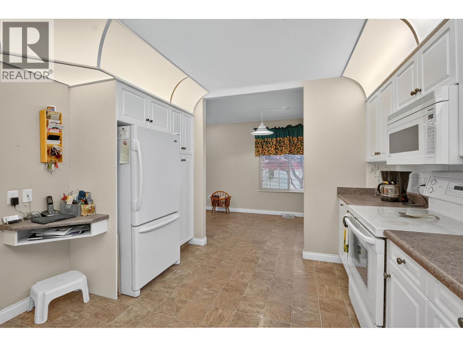 10 1800 Parkview Crescent, Kelowna