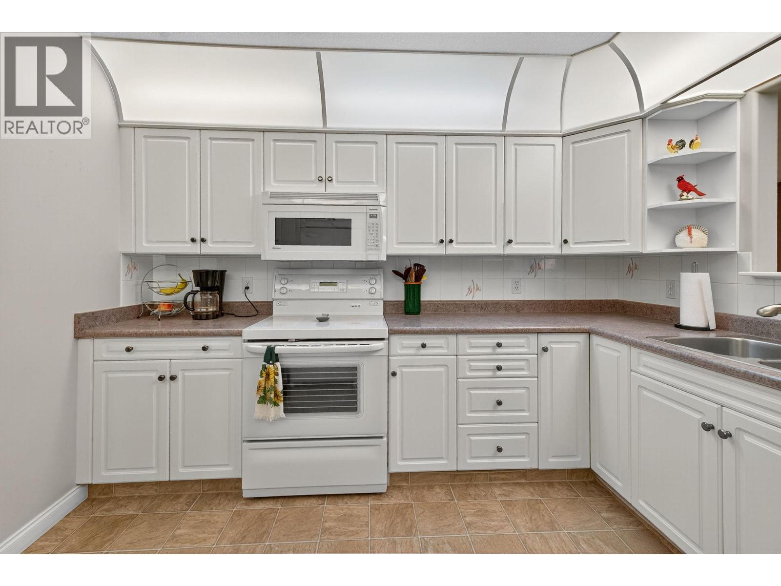 10 1800 Parkview Crescent, Kelowna