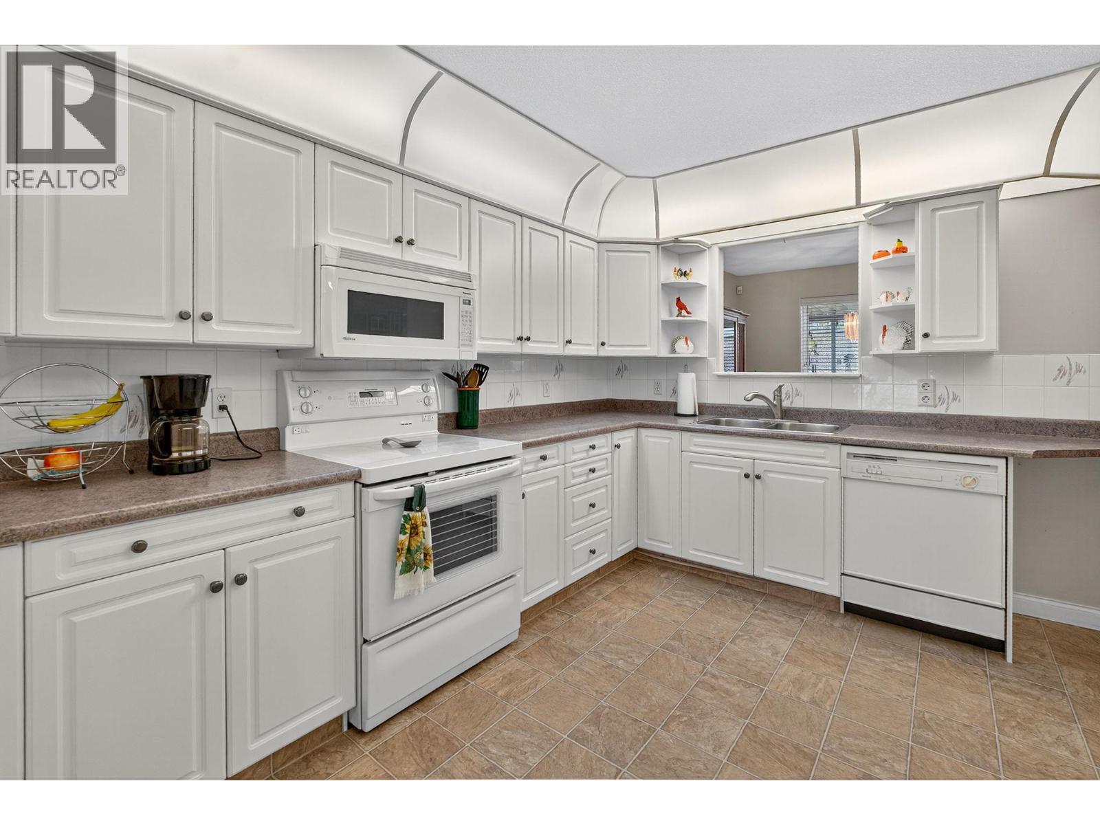 10 1800 Parkview Crescent, Kelowna