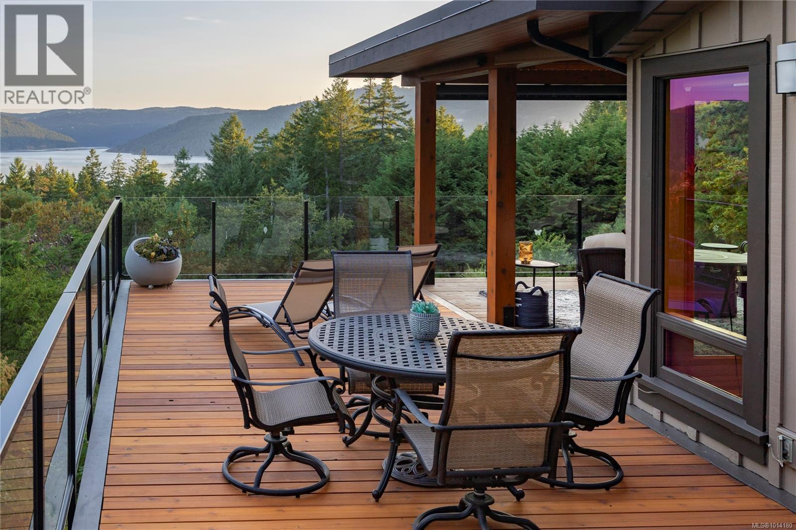 8100 Woodwyn Terr, Central Saanich