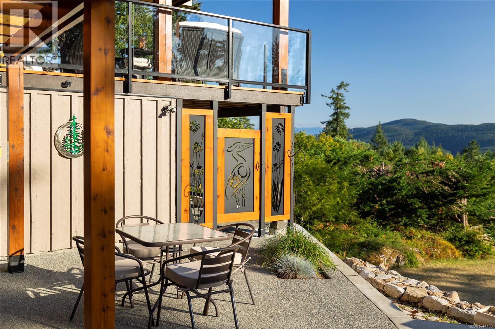 8100 Woodwyn Terr, Central Saanich