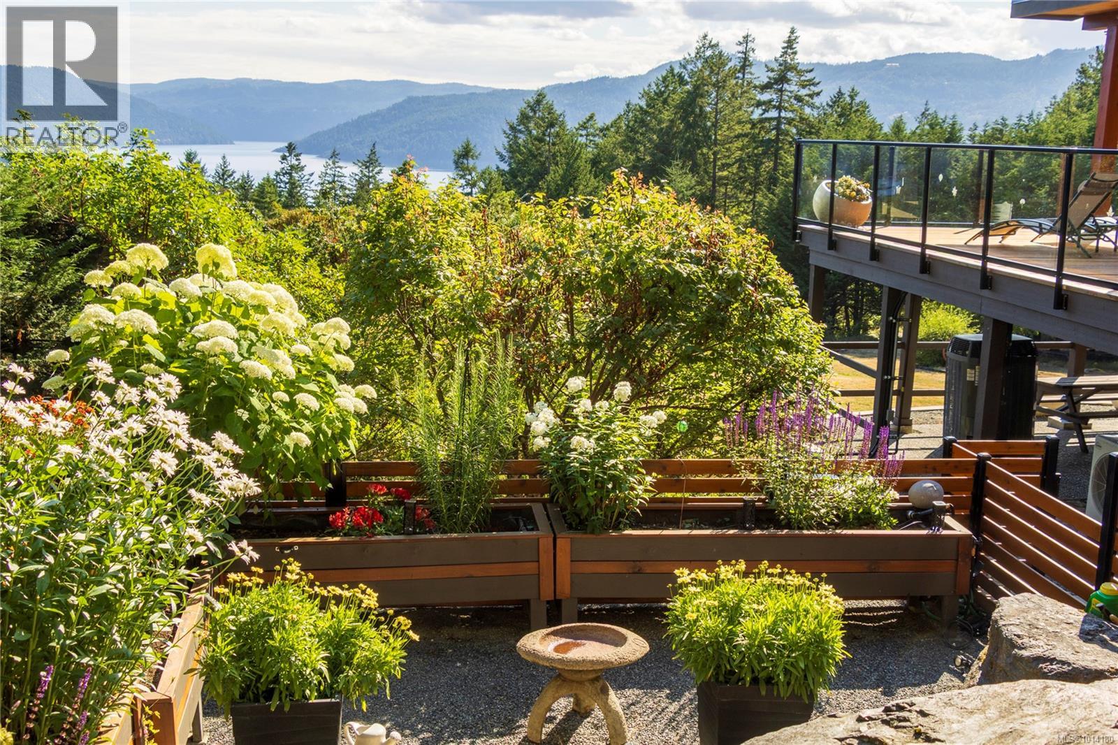 8100 Woodwyn Terr, Central Saanich