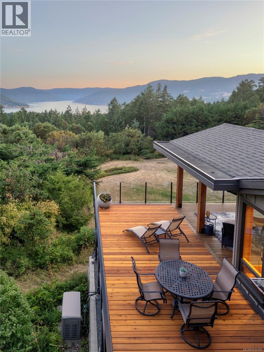 8100 Woodwyn Terr, Central Saanich