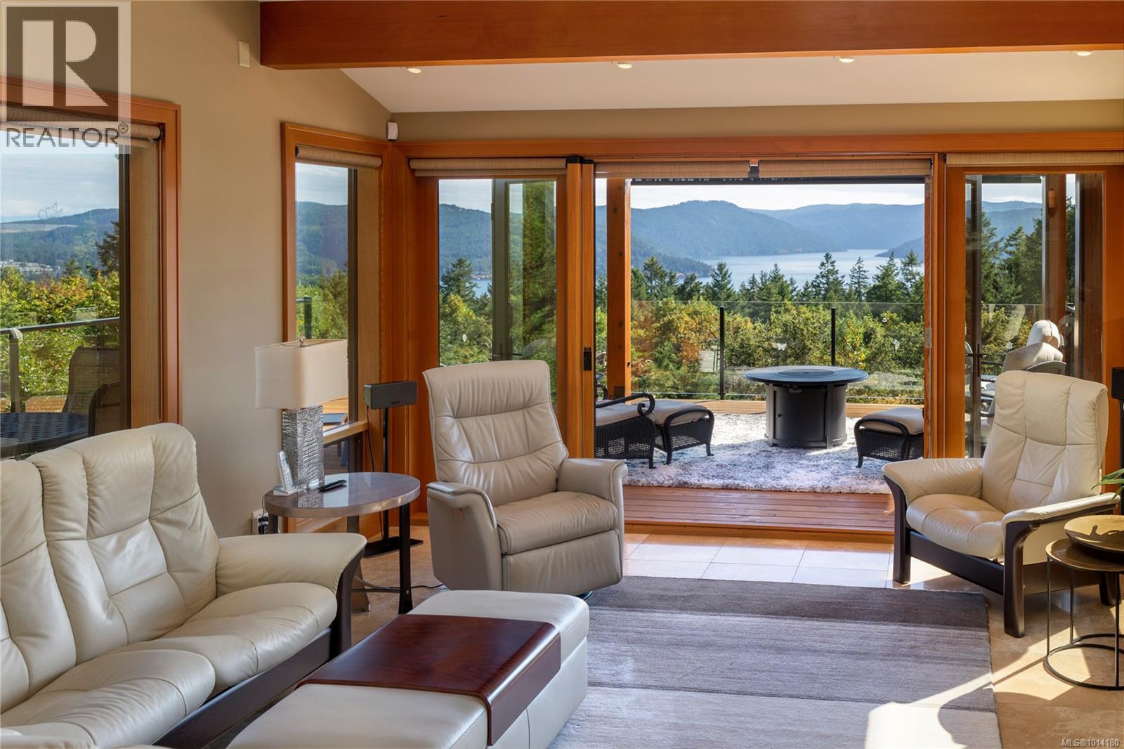 8100 Woodwyn Terr, Central Saanich