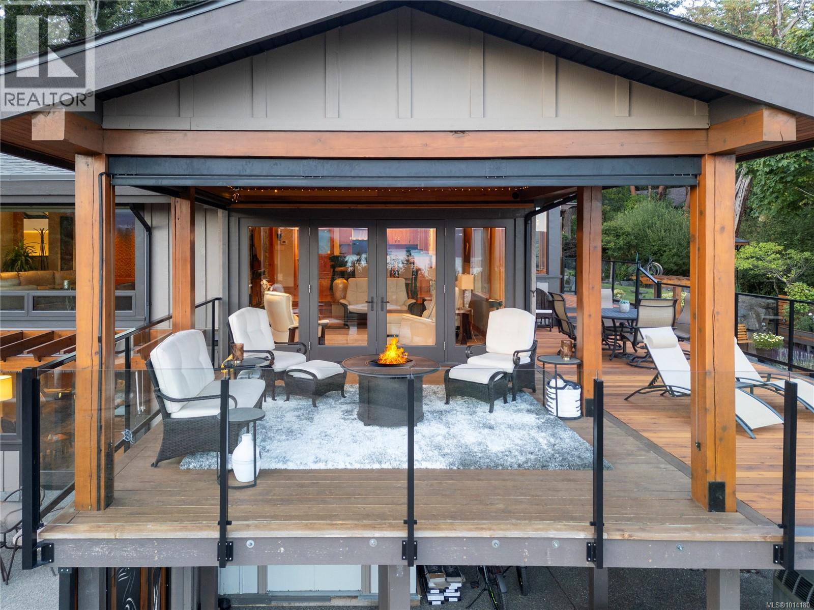 8100 Woodwyn Terr, Central Saanich