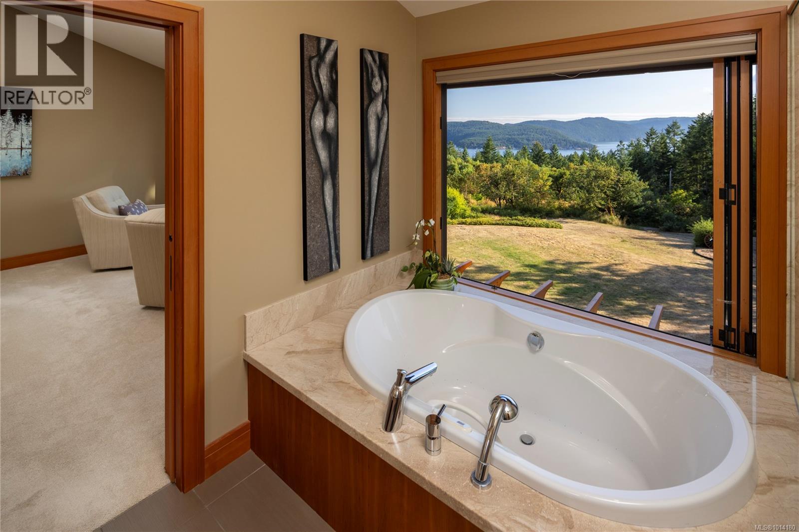 8100 Woodwyn Terr, Central Saanich