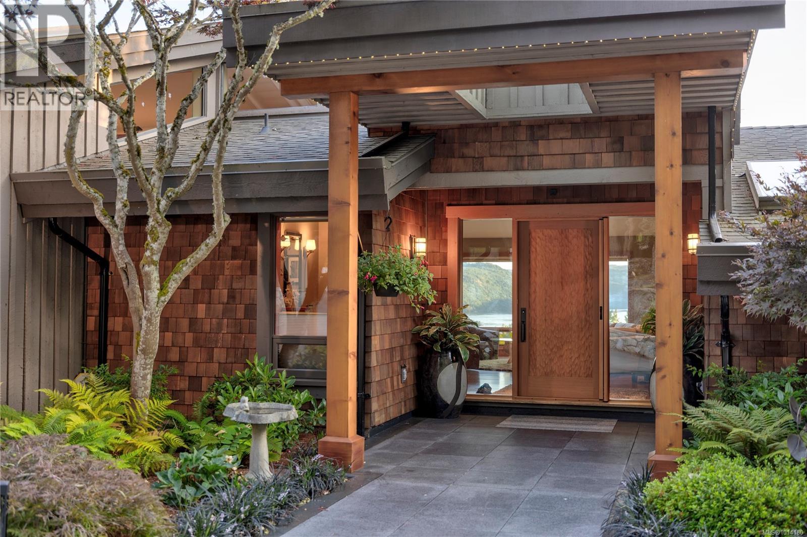 8100 Woodwyn Terr, Central Saanich