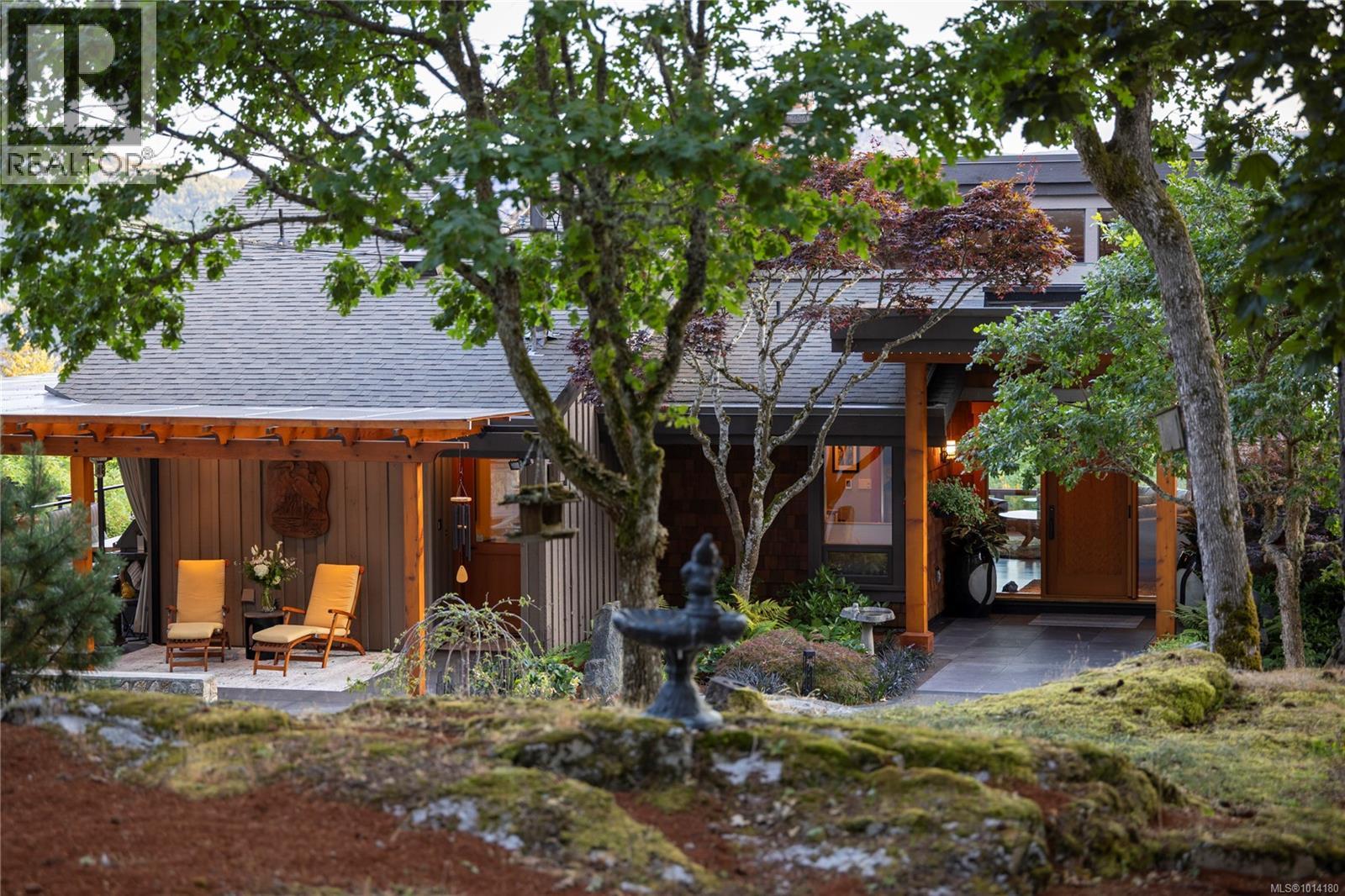 8100 Woodwyn Terr, Central Saanich