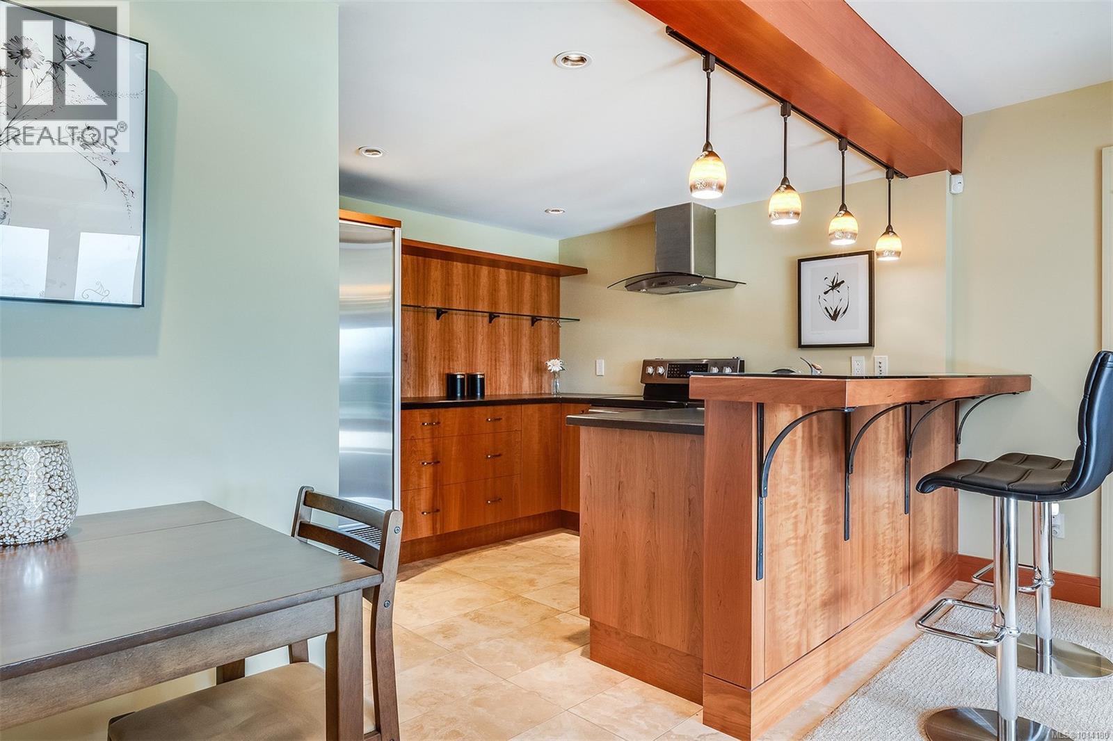 8100 Woodwyn Terr, Central Saanich