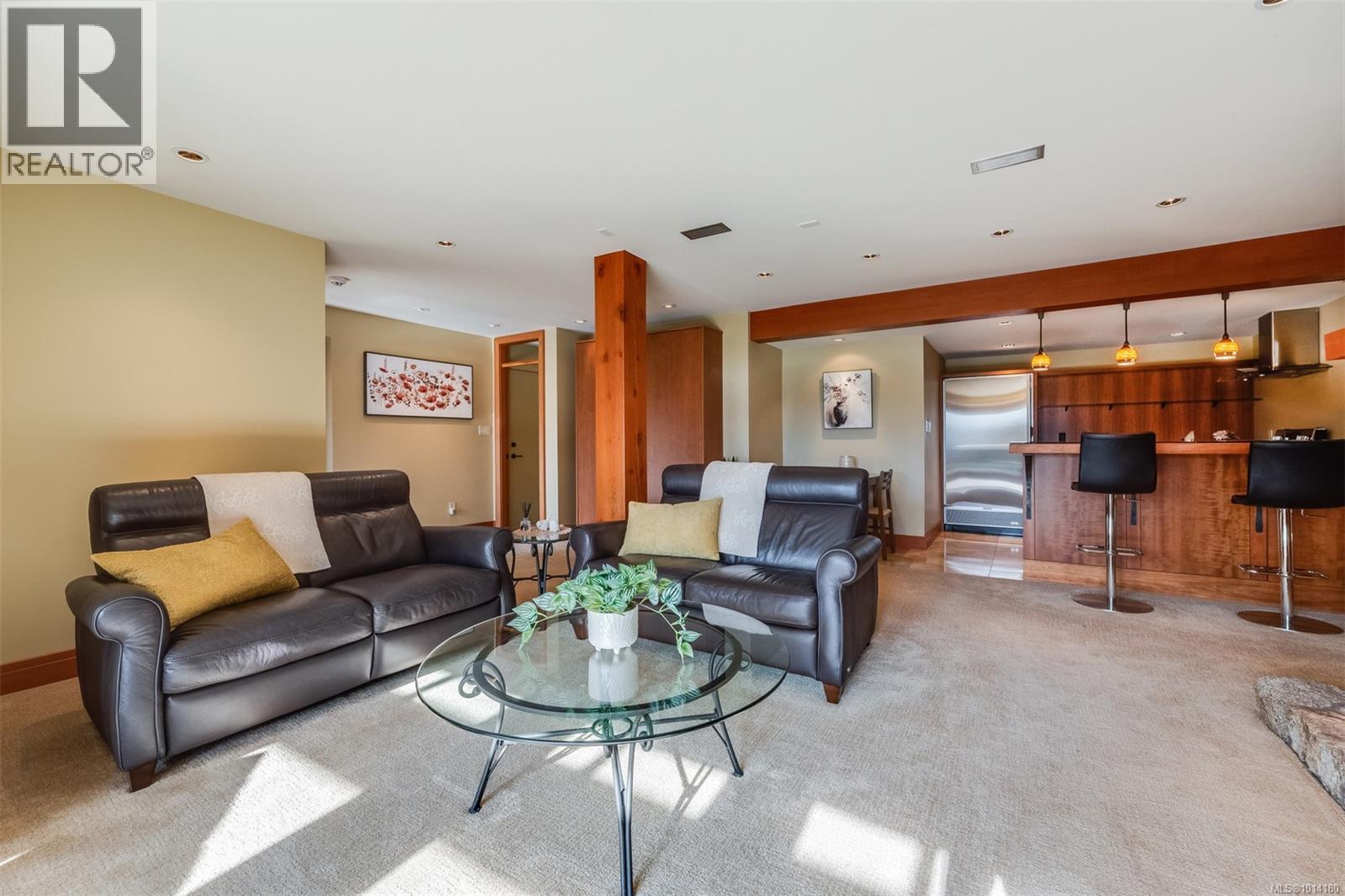 8100 Woodwyn Terr, Central Saanich