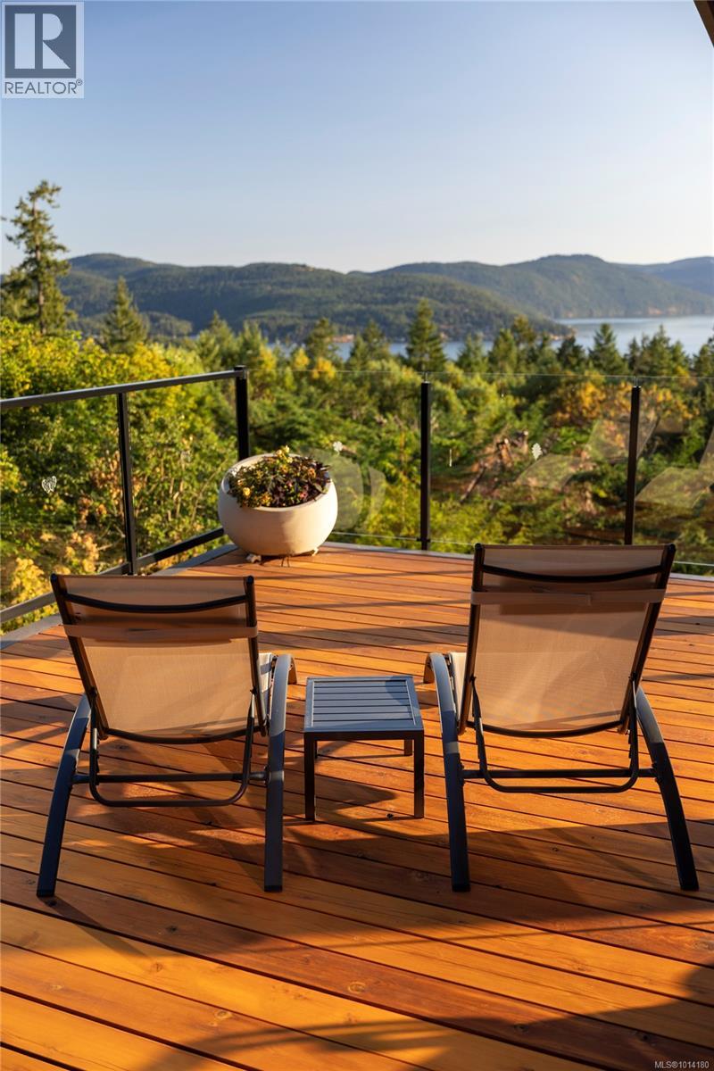 8100 Woodwyn Terr, Central Saanich